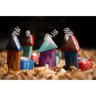 Wooden tealight holder house (random colors) Wooden tealight holder house (random colors)